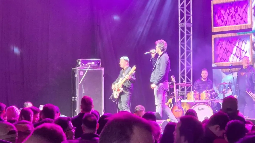 Mais de 2 mil pessoas prestigiam Show Baile dos 70 anos de Tenente Portela