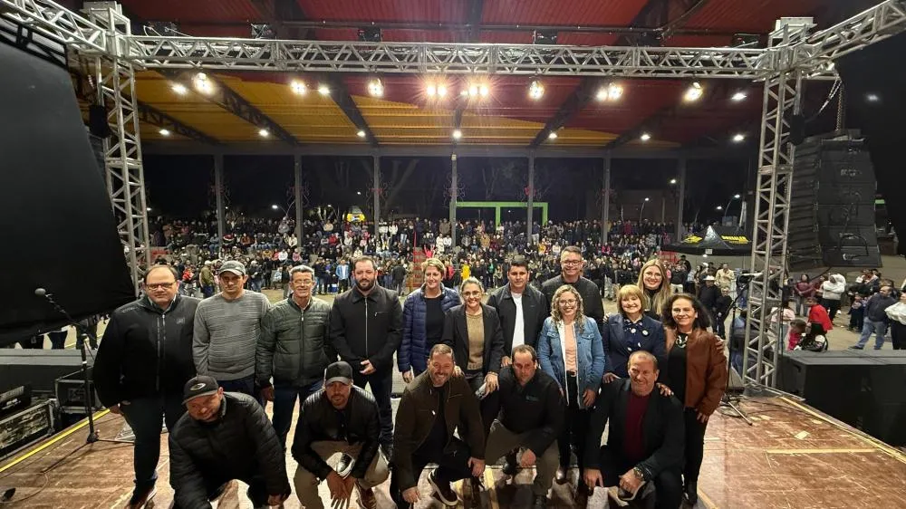 Mais de 2 mil pessoas prestigiam Show Baile dos 70 anos de Tenente Portela