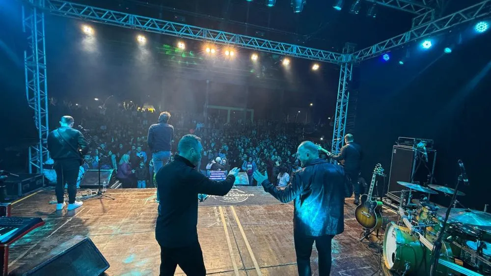 Mais de 2 mil pessoas prestigiam Show Baile dos 70 anos de Tenente Portela