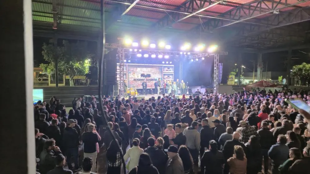 Mais de 2 mil pessoas prestigiam Show Baile dos 70 anos de Tenente Portela