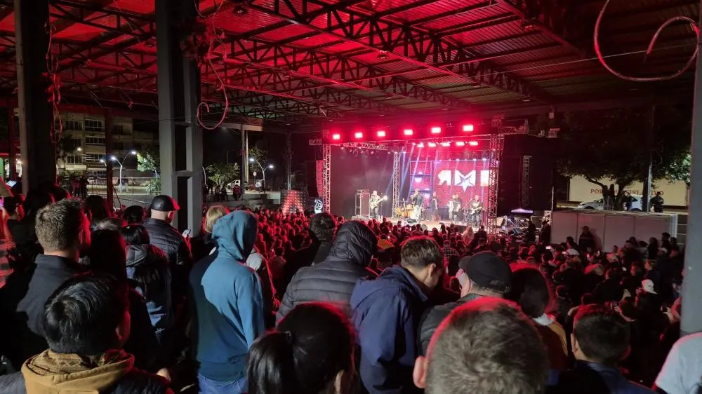 Mais de 2 mil pessoas prestigiam Show Baile dos 70 anos de Tenente Portela