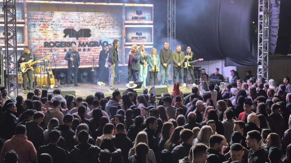 Mais de 2 mil pessoas prestigiam Show Baile dos 70 anos de Tenente Portela