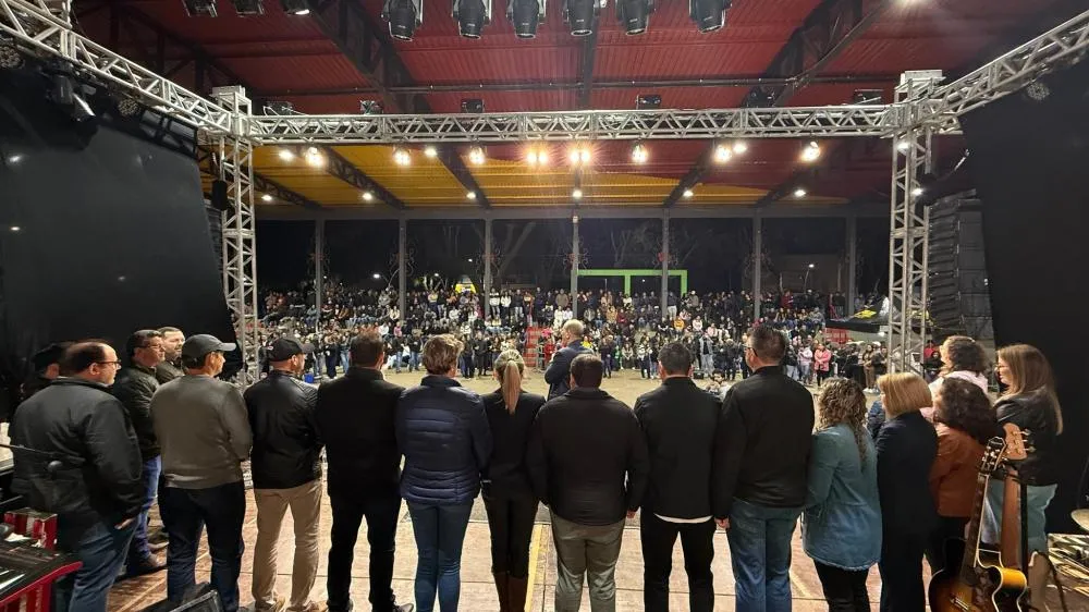 Mais de 2 mil pessoas prestigiam Show Baile dos 70 anos de Tenente Portela