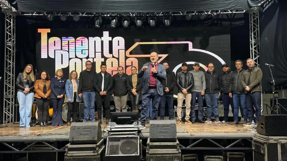 Mais de 2 mil pessoas prestigiam Show Baile dos 70 anos de Tenente Portela