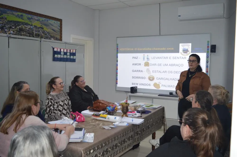 Formação discute práticas pedagógicas para professores alfabetizadores