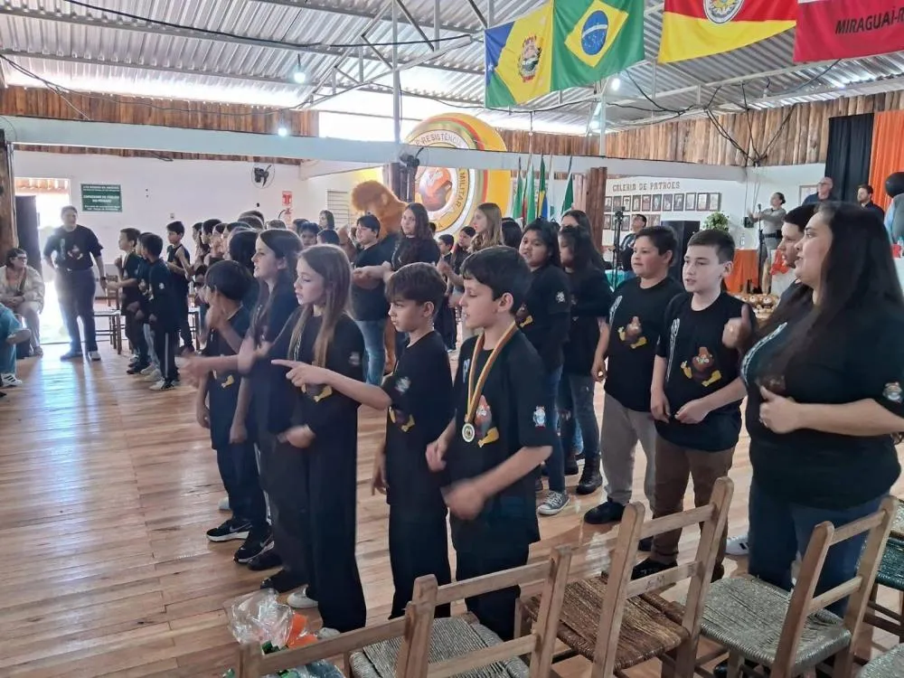 Formatura do PROERD reúne estudantes de escolas municipais e estaduais