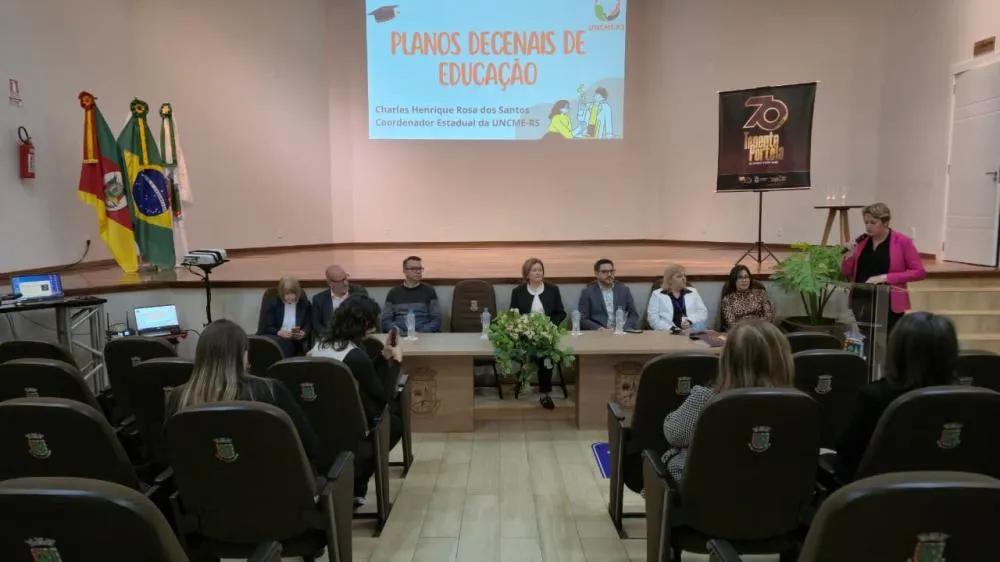 Seminário Regional UNCME/AMUCELEIRO discute educação inclusiva e Planos Decenais