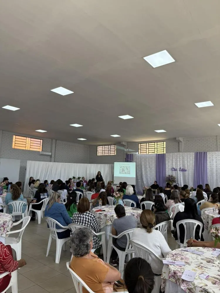 Chá Lilás reúne comunidade para debater prevenção à violência contra a mulher