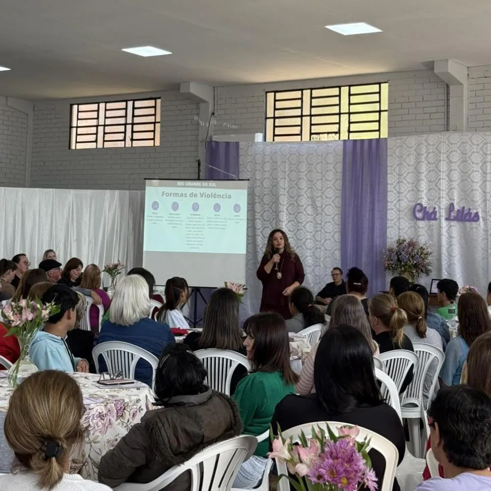 Chá Lilás reúne comunidade para debater prevenção à violência contra a mulher