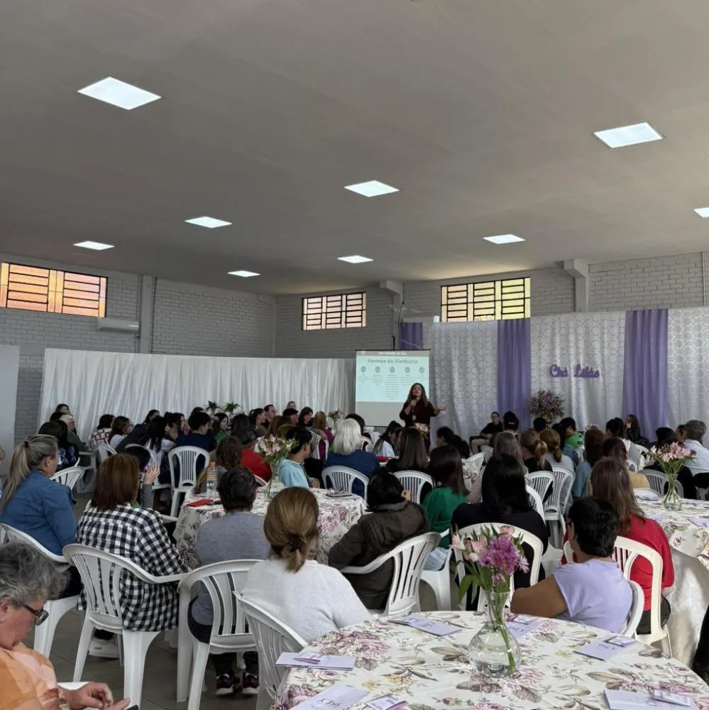Chá Lilás reúne comunidade para debater prevenção à violência contra a mulher