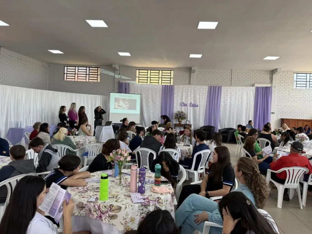 Chá Lilás reúne comunidade para debater prevenção à violência contra a mulher