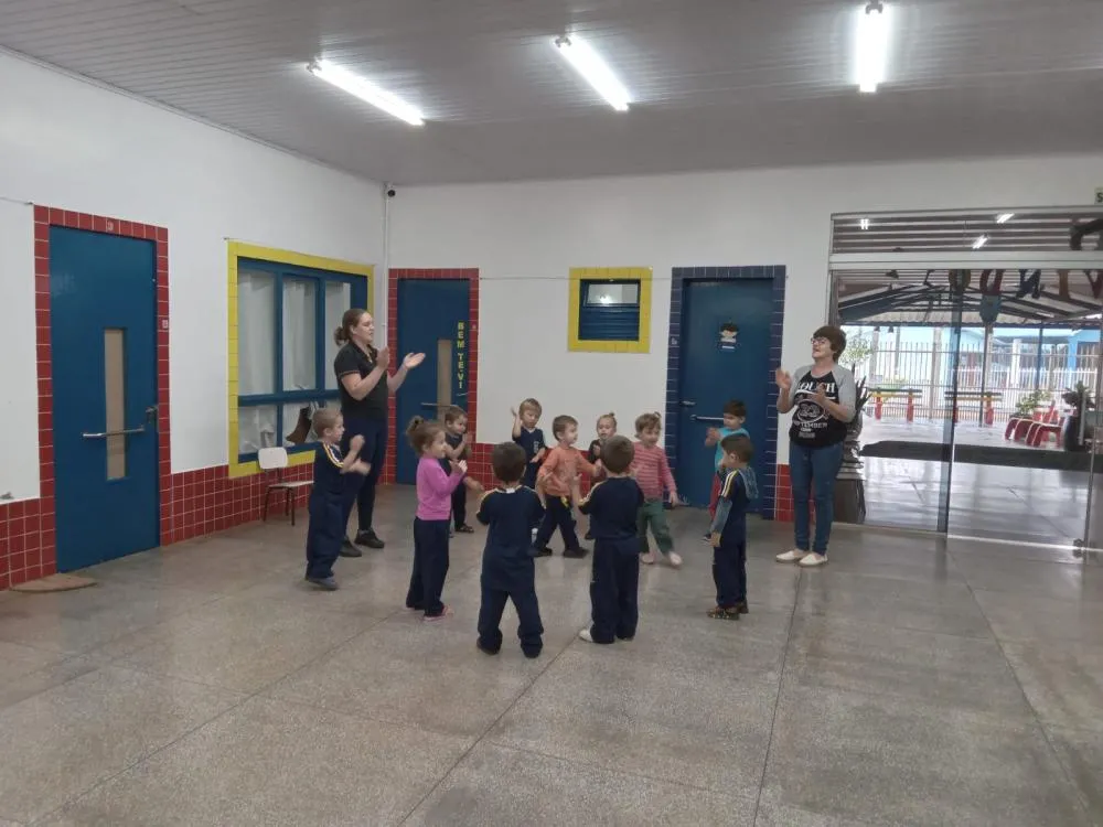 Apresentações culturais e Cantinho da Leitura fortalecem ensino na Escola Meu Primeiro Passo