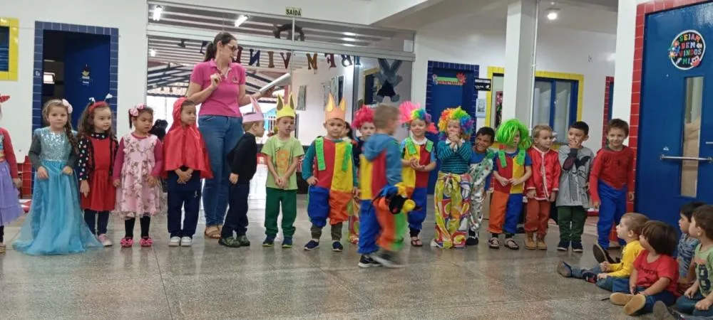 Apresentações culturais e Cantinho da Leitura fortalecem ensino na Escola Meu Primeiro Passo