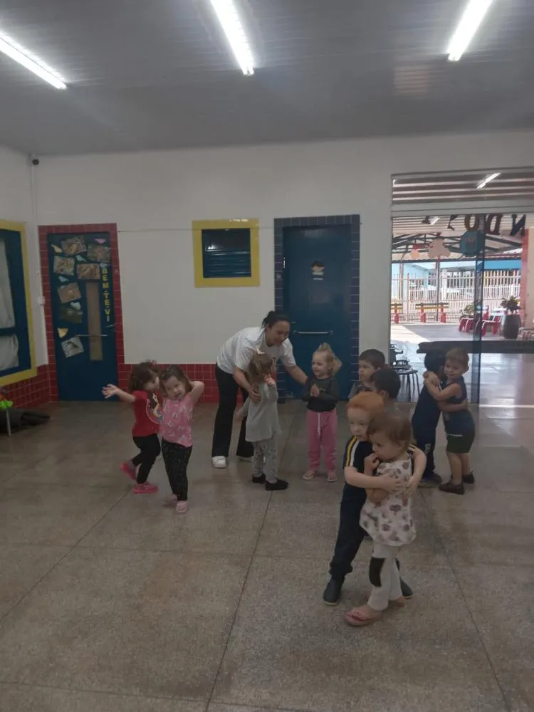 Apresentações culturais e Cantinho da Leitura fortalecem ensino na Escola Meu Primeiro Passo