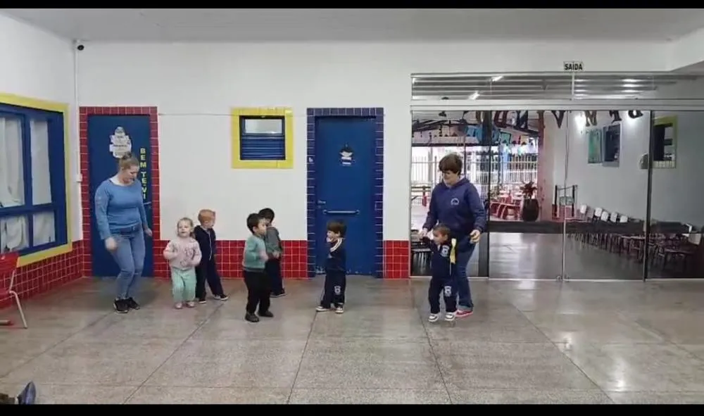 Apresentações culturais e Cantinho da Leitura fortalecem ensino na Escola Meu Primeiro Passo