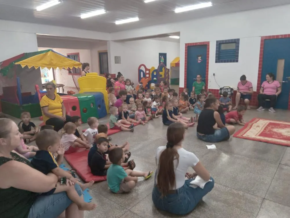 Apresentações culturais e Cantinho da Leitura fortalecem ensino na Escola Meu Primeiro Passo