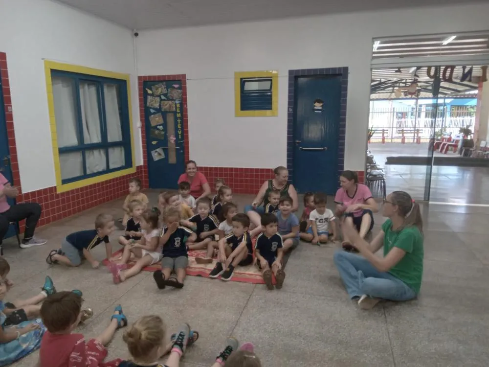 Apresentações culturais e Cantinho da Leitura fortalecem ensino na Escola Meu Primeiro Passo