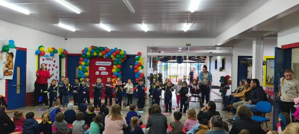Apresentações culturais e Cantinho da Leitura fortalecem ensino na Escola Meu Primeiro Passo