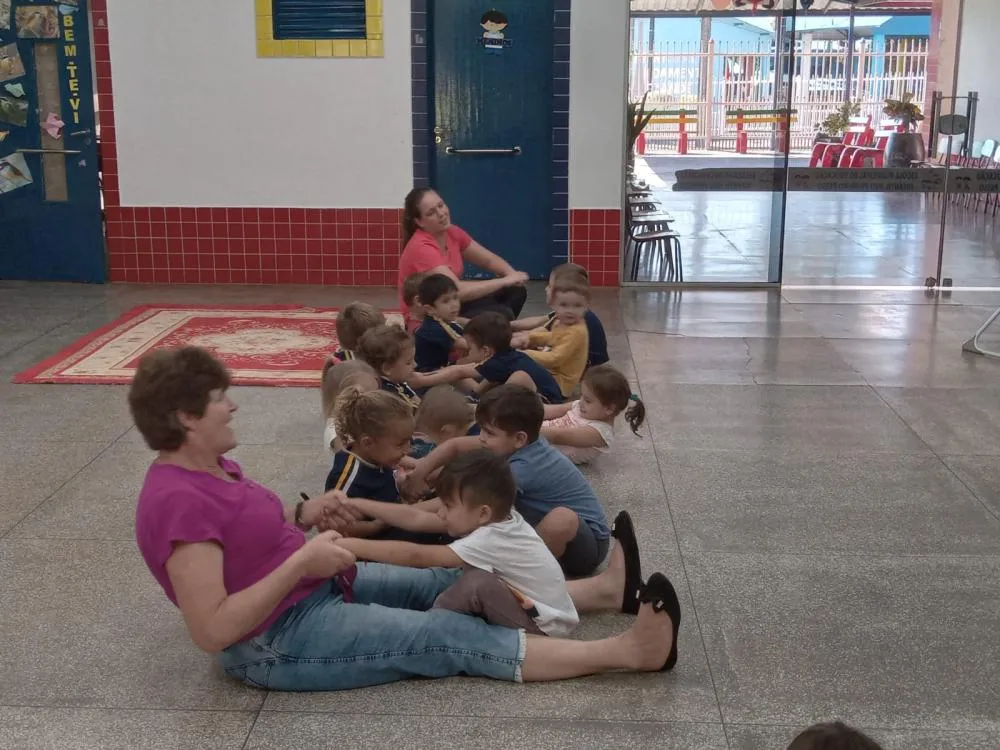 Apresentações culturais e Cantinho da Leitura fortalecem ensino na Escola Meu Primeiro Passo