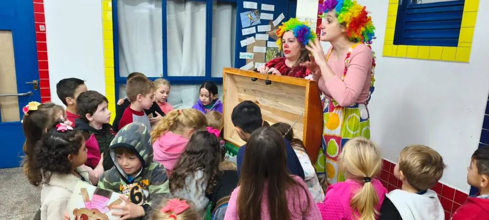 Apresentações culturais e Cantinho da Leitura fortalecem ensino na Escola Meu Primeiro Passo