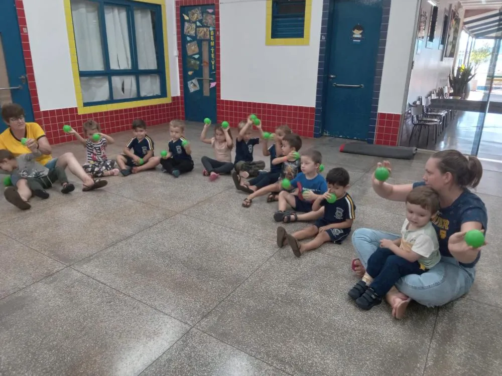 Apresentações culturais e Cantinho da Leitura fortalecem ensino na Escola Meu Primeiro Passo