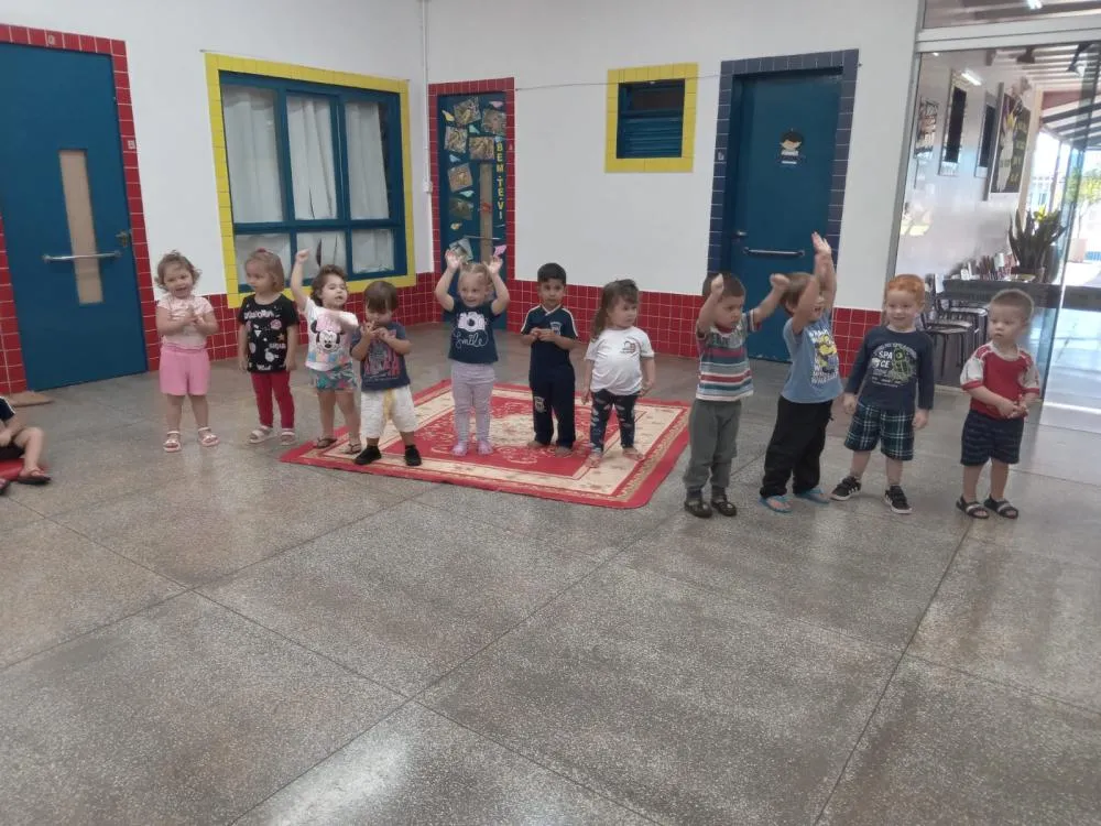 Apresentações culturais e Cantinho da Leitura fortalecem ensino na Escola Meu Primeiro Passo