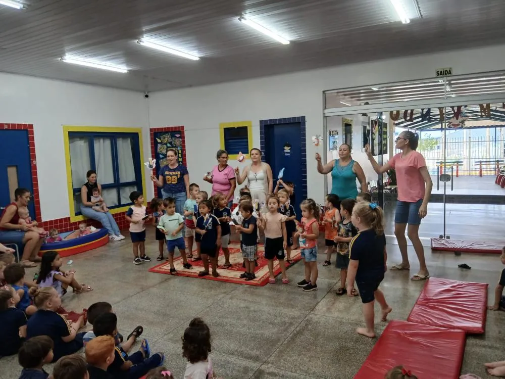 Apresentações culturais e Cantinho da Leitura fortalecem ensino na Escola Meu Primeiro Passo