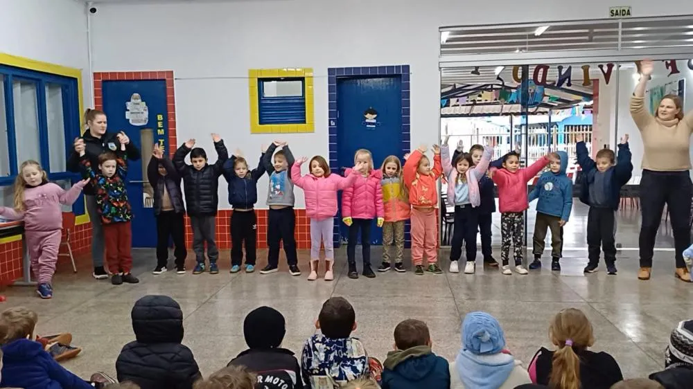 Apresentações culturais e Cantinho da Leitura fortalecem ensino na Escola Meu Primeiro Passo