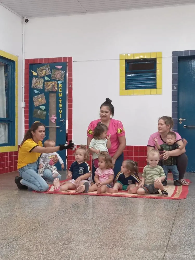 Apresentações culturais e Cantinho da Leitura fortalecem ensino na Escola Meu Primeiro Passo
