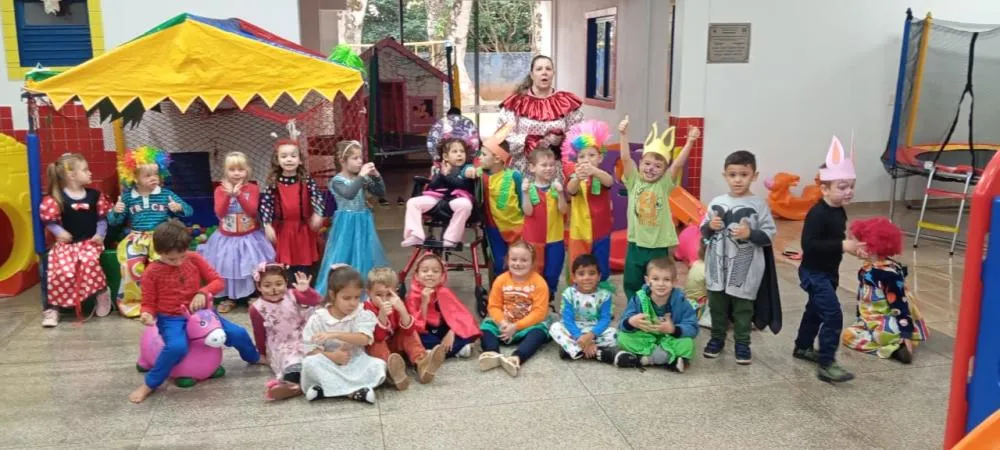 Apresentações culturais e Cantinho da Leitura fortalecem ensino na Escola Meu Primeiro Passo