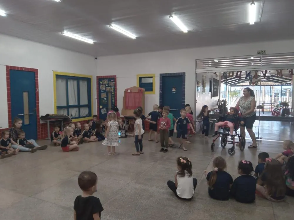 Apresentações culturais e Cantinho da Leitura fortalecem ensino na Escola Meu Primeiro Passo