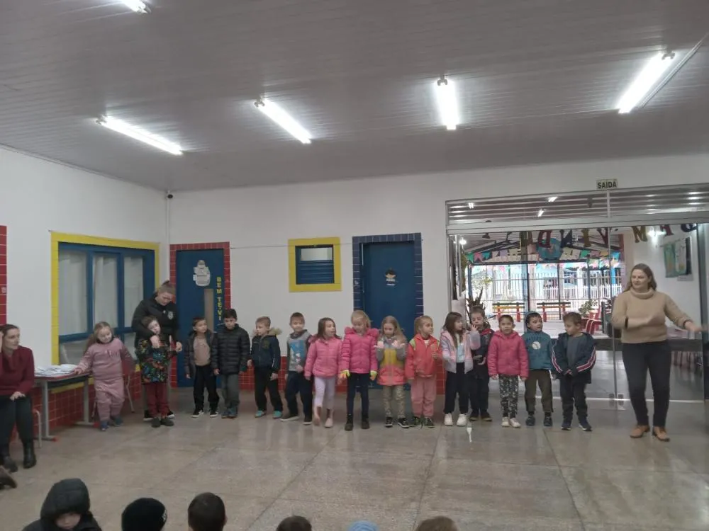 Apresentações culturais e Cantinho da Leitura fortalecem ensino na Escola Meu Primeiro Passo