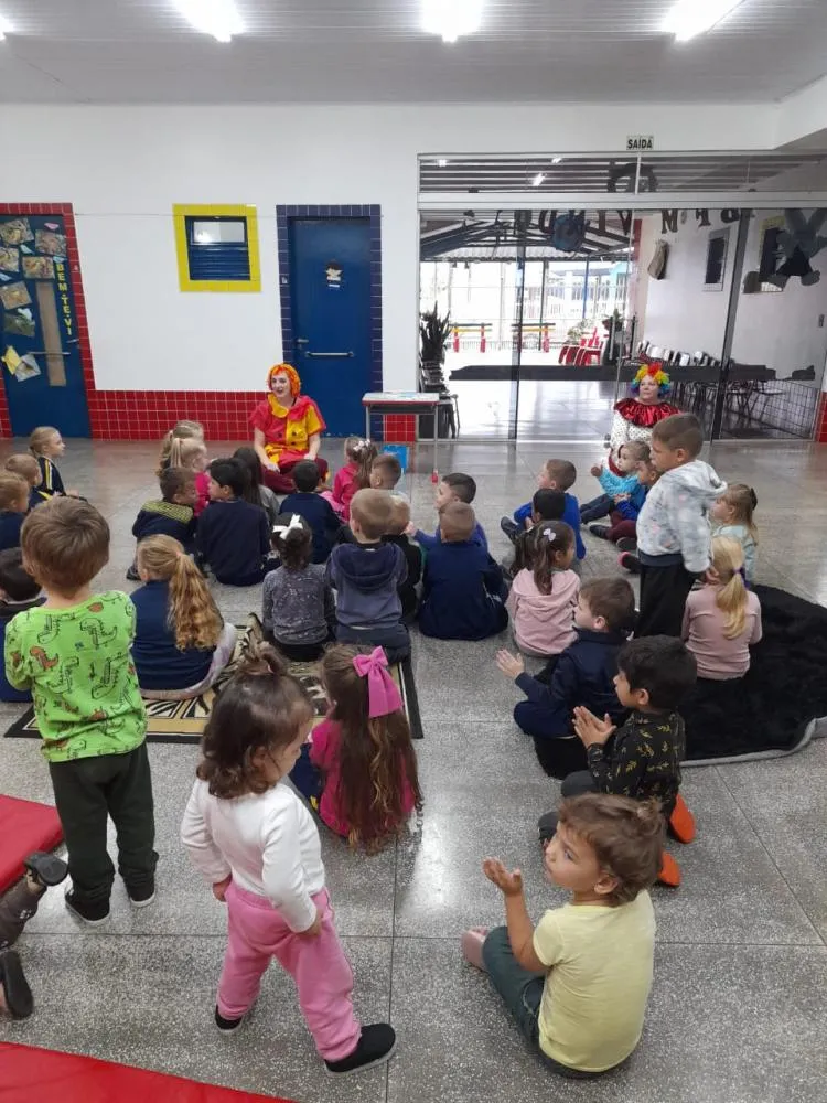 Apresentações culturais e Cantinho da Leitura fortalecem ensino na Escola Meu Primeiro Passo