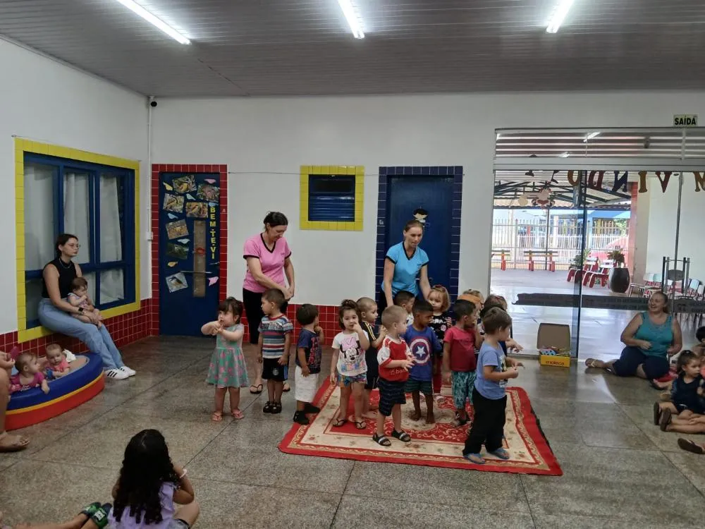 Apresentações culturais e Cantinho da Leitura fortalecem ensino na Escola Meu Primeiro Passo