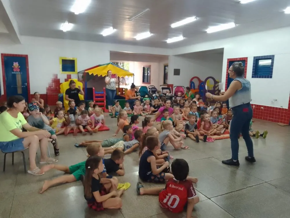 Apresentações culturais e Cantinho da Leitura fortalecem ensino na Escola Meu Primeiro Passo
