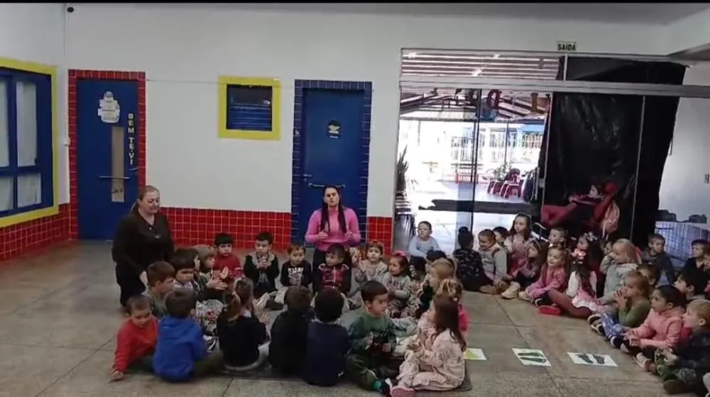 Apresentações culturais e Cantinho da Leitura fortalecem ensino na Escola Meu Primeiro Passo