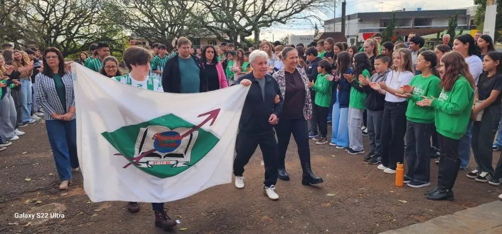 IEE Fagundes Varela abre Semana da Pátria 2025 com homenagem ao professor Airton José de Almeida