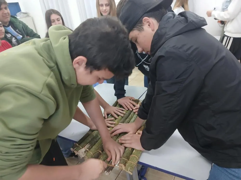 Estudantes da EMEF Salto Grande resgatam memória da extração de madeira