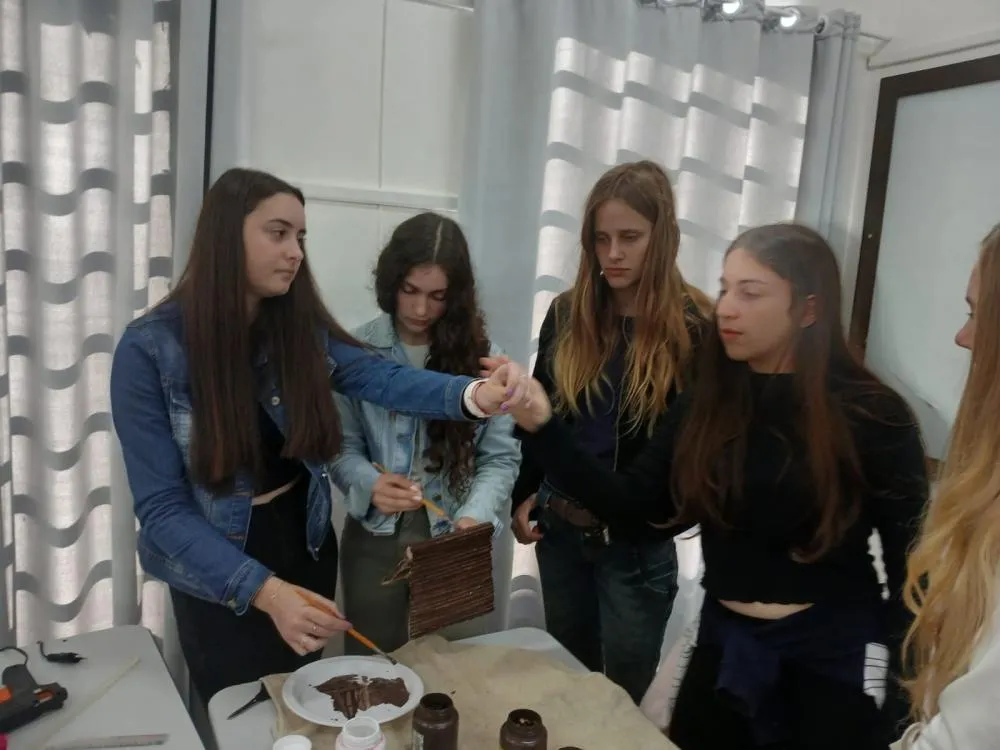Estudantes da EMEF Salto Grande resgatam memória da extração de madeira