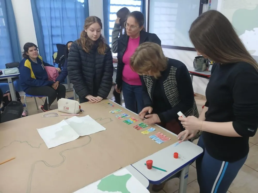Estudantes da EMEF Salto Grande resgatam memória da extração de madeira