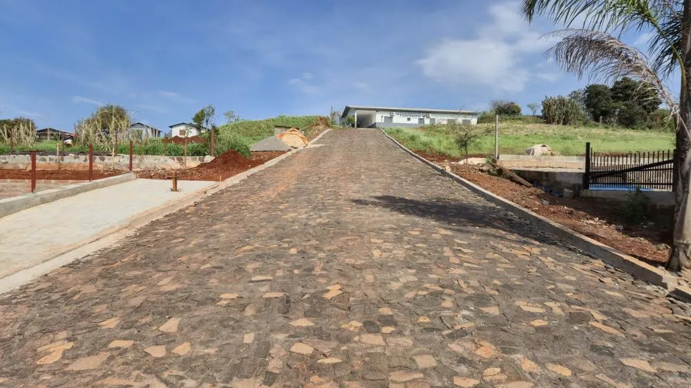 Prefeitura investe em infraestrutura urbana com novas obras de calçamento