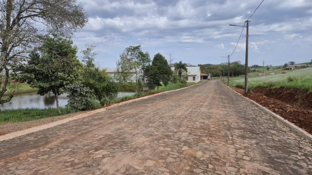 Prefeitura investe em infraestrutura urbana com novas obras de calçamento