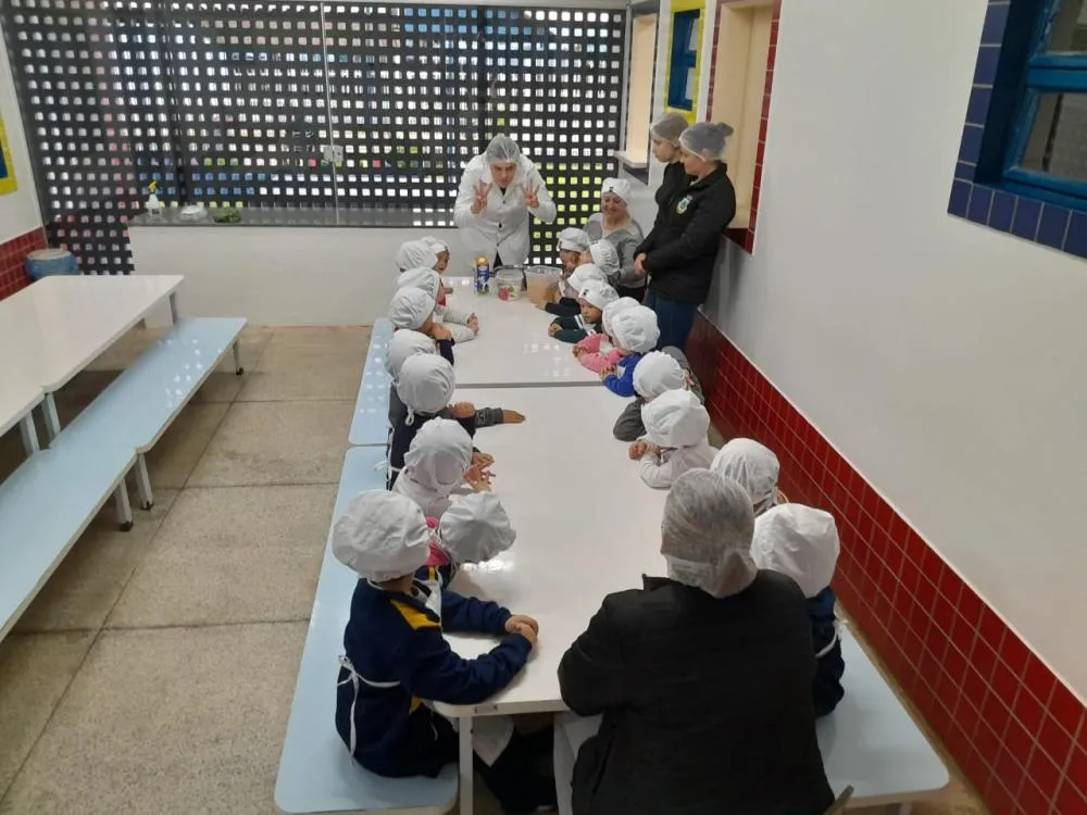 Crianças aprendem com história e preparo do “Mingau dos Ursos”
