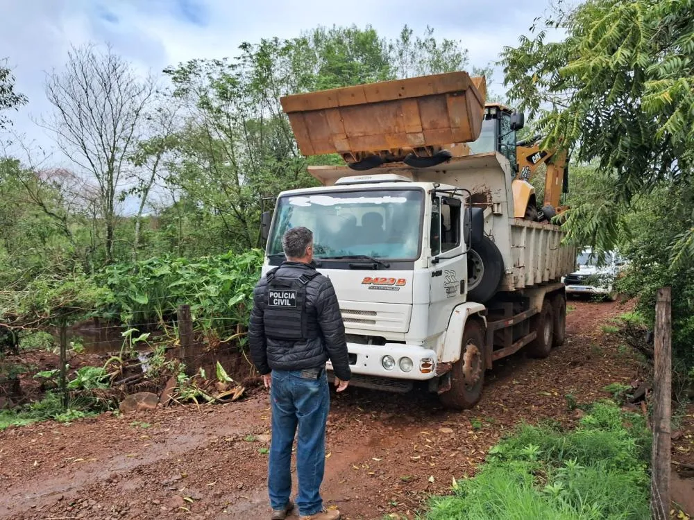Homem é preso por receptação de caminhão e retroescavadeira em Maurício Cardoso