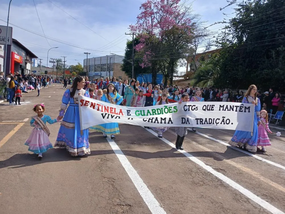 Tenente Portela celebra o 7 de Setembro com desfile cívico especial