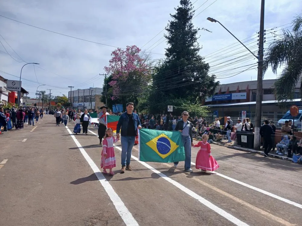 Tenente Portela celebra o 7 de Setembro com desfile cívico especial