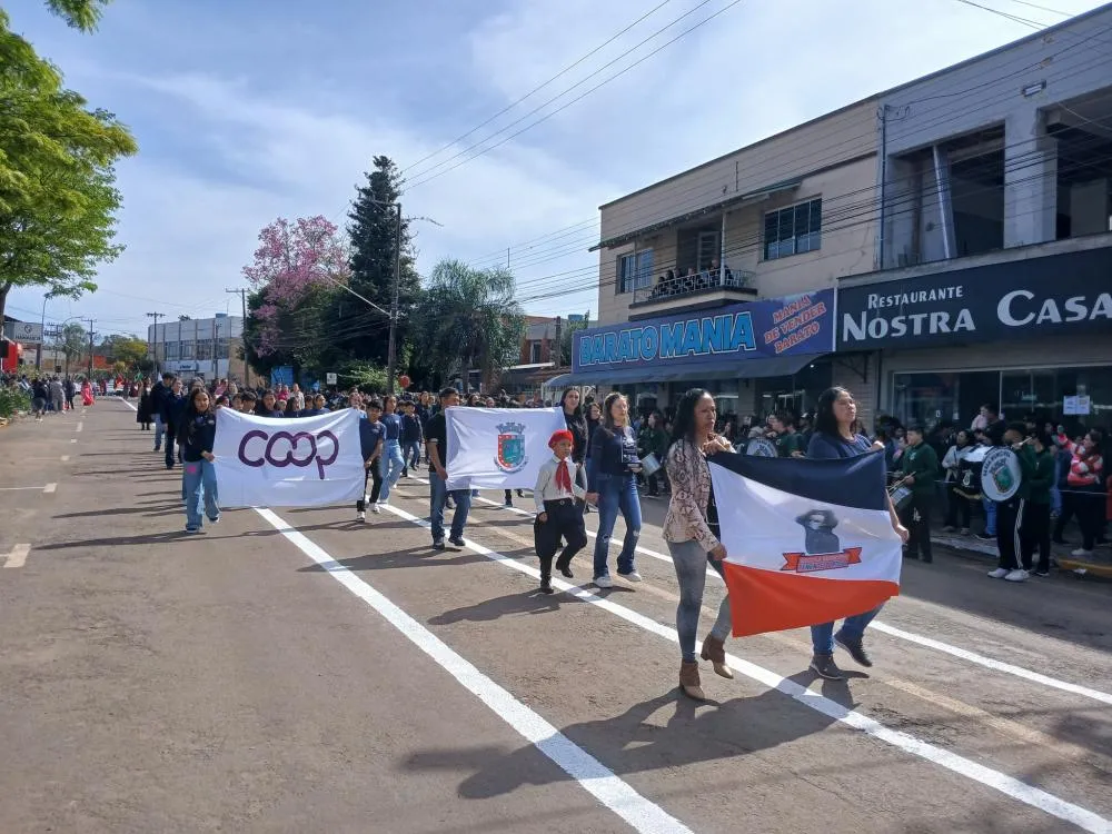Tenente Portela celebra o 7 de Setembro com desfile cívico especial