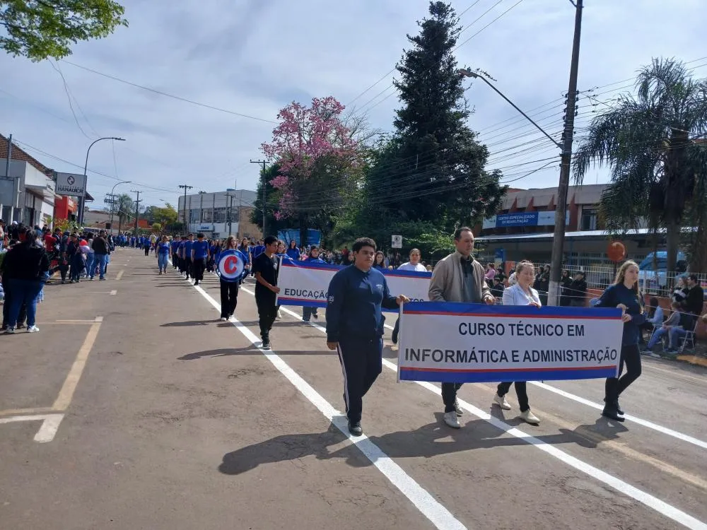 Tenente Portela celebra o 7 de Setembro com desfile cívico especial