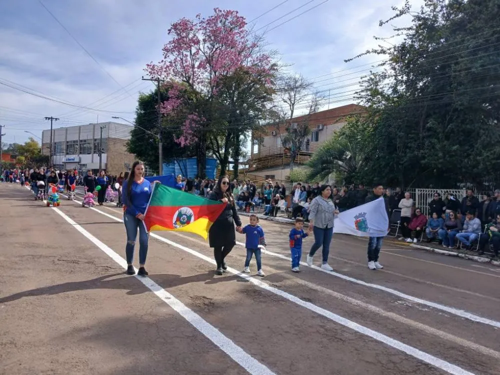 Tenente Portela celebra o 7 de Setembro com desfile cívico especial