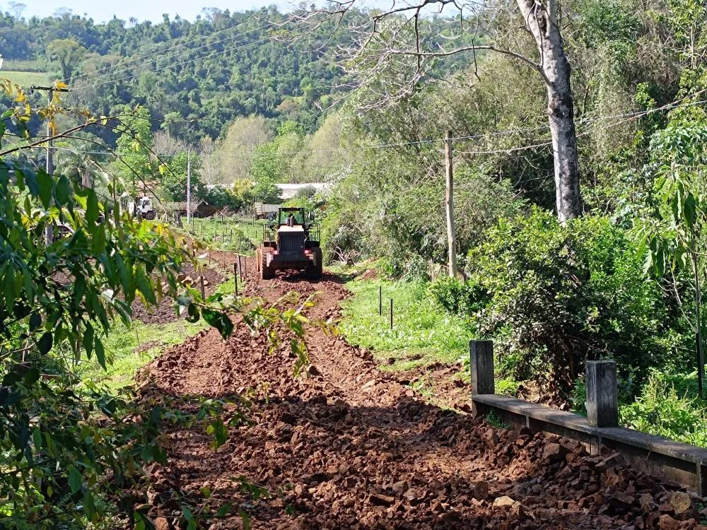 Prefeitura intensifica manutenção das vias do interior